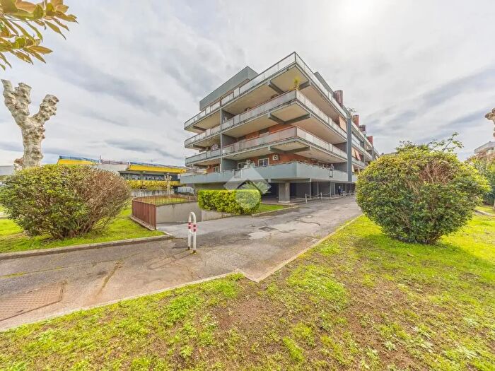 Appartamento quadrilocale in vendita in Via Popilia, Roma