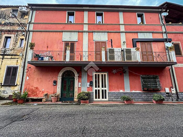 Appartamento trilocale in vendita in Via Annunziata, San Lucido