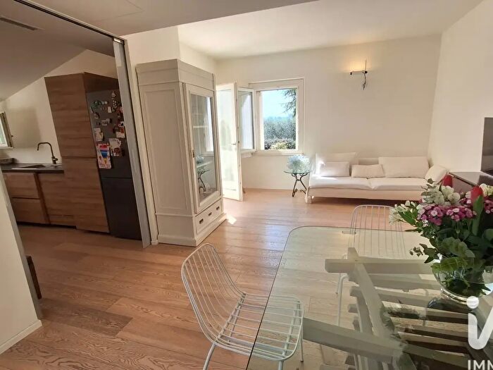 Appartamento con 9 locali in vendita in Via Massignano, Ancona