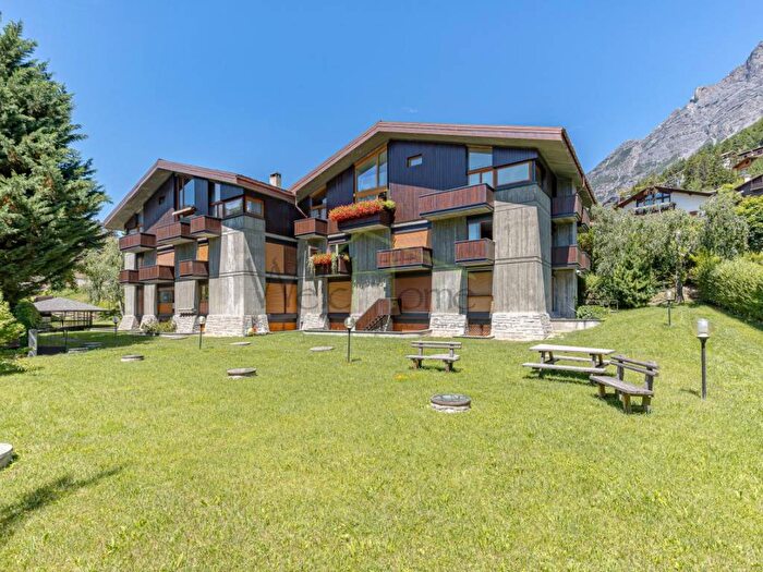 Appartamento trilocale in affitto in Via Antonio Negri, Centro, Bormio