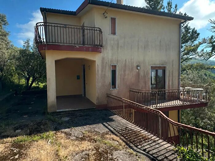 Appartamento con 5 locali in vendita in Contrada Santa Maria Snc, Torchiara