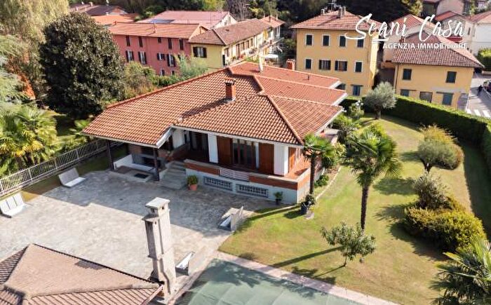 Casa con 6 locali in vendita in Via Privata Cesare Pavese, Varallo Pombia