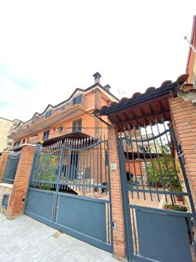 Casa con 6 locali in vendita in Via Bugnano, Orta Di Atella
