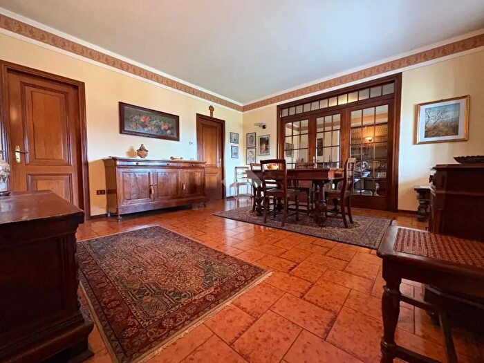 Appartamento quadrilocale in vendita in Via O Navoni, Pompiano