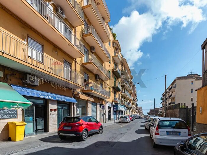 Appartamento con 5 locali in vendita in Via Antonello da Messina, Catania