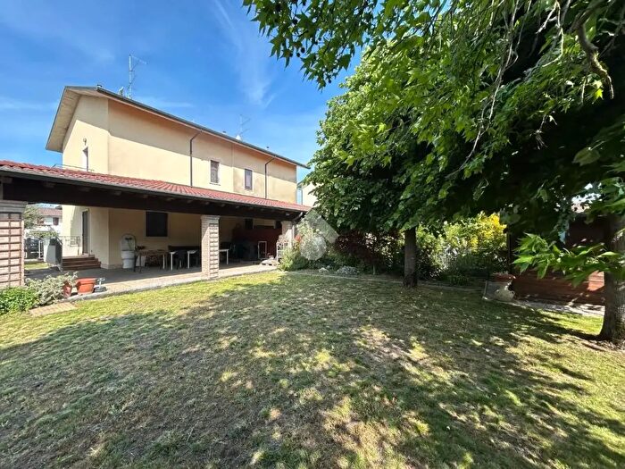 Casa quadrilocale in vendita in Isola Della Scala