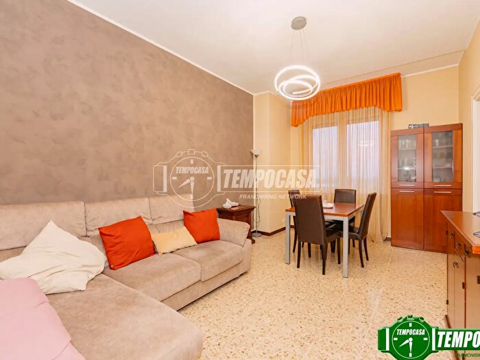 Appartamento quadrilocale in vendita in Strada Bobbio, Voghera