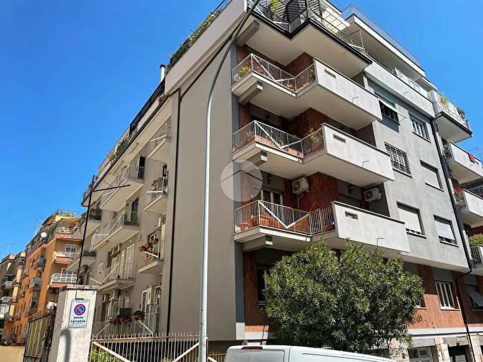 Appartamento quadrilocale in vendita in Via Basilio Bricci, Roma