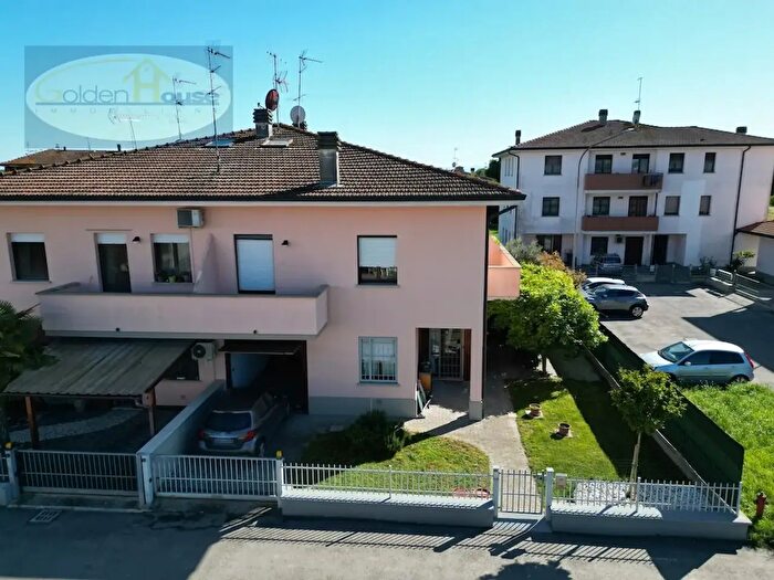 Casa quadrilocale in vendita in Via Leonardo da Vinci, Molinella