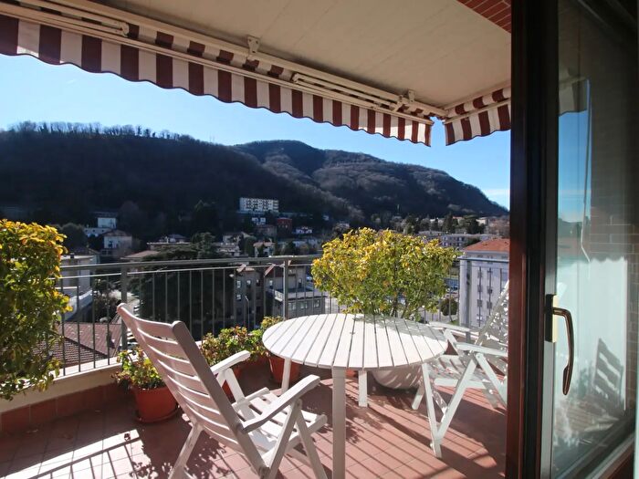 Appartamento con 6 locali in vendita in Como