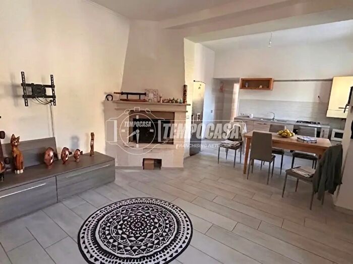 Appartamento trilocale in vendita in Via Terracina, Napoli