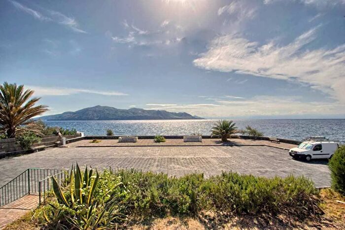 Casa quadrilocale in vendita in VI Nero, Santa Marina Salina