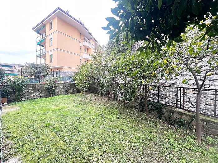 Appartamento con 5 locali in vendita in Via Giuseppe Mendozza Genova, Genova