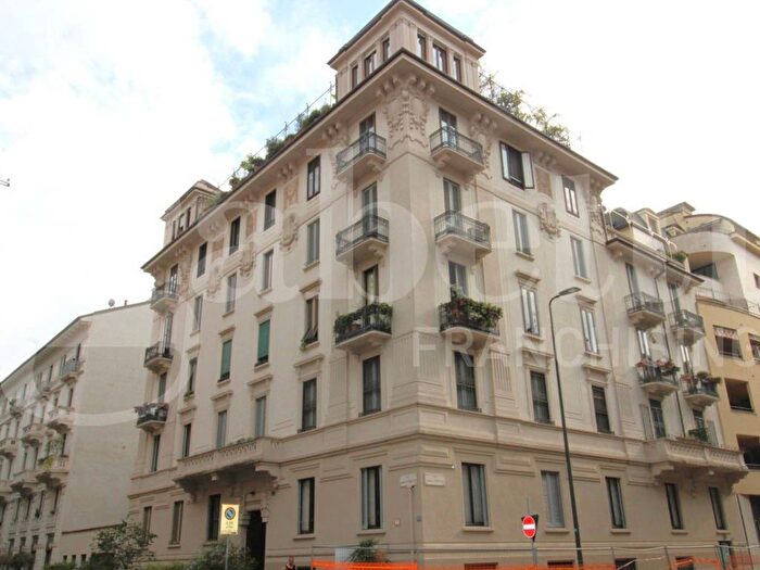 Appartamento bilocale in affitto in Via Scarlatti, Centrale, Milano