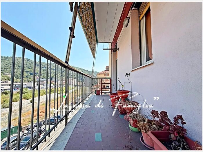 Appartamento con 6 locali in vendita in Via Piacenza, Genova