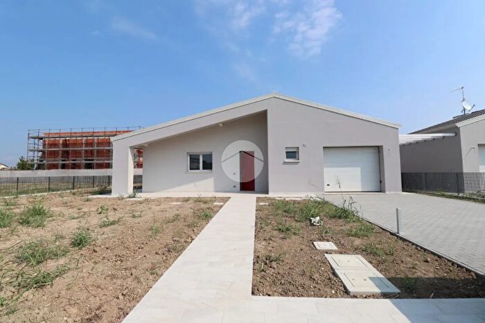 Casa quadrilocale in vendita in Via Perlasca, Castelbelforte