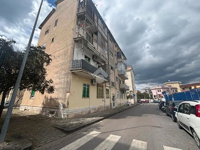 Appartamento quadrilocale in vendita in Via Pasubio, Salerno