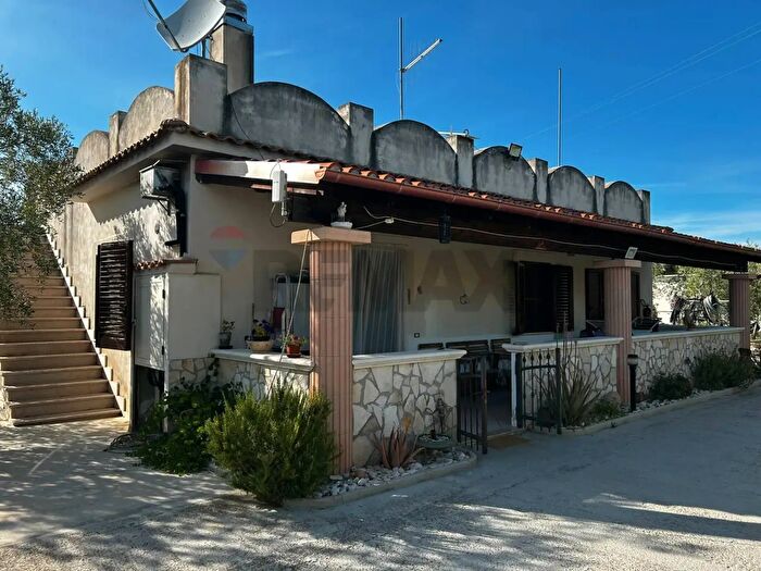 Casa quadrilocale in vendita in Località Palude Mezzane, Vieste