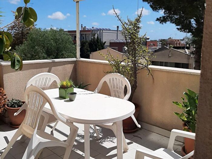 Appartamento con 5 locali in affitto in Poligono Via San Cesario, Lecce
