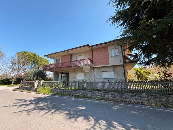 Casa con 6 locali in vendita in Via Puglie, Bastia Umbra