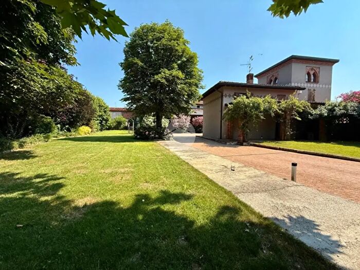 Casa trilocale in vendita in Via Luzzago, Bassano Bresciano