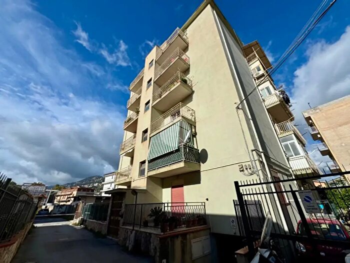 Appartamento con 5 locali in vendita in Via Sarah Ferrati, Palermo