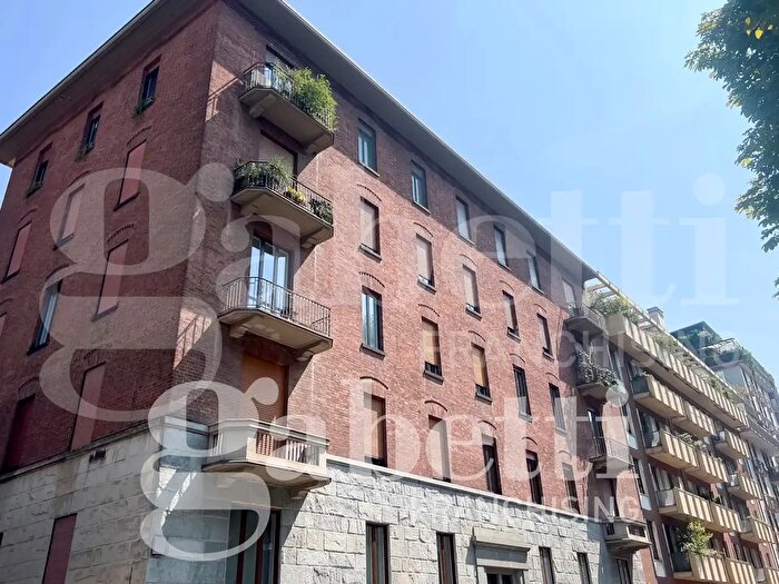 Appartamento con 6 locali in vendita in Via Lamarmora, Torino