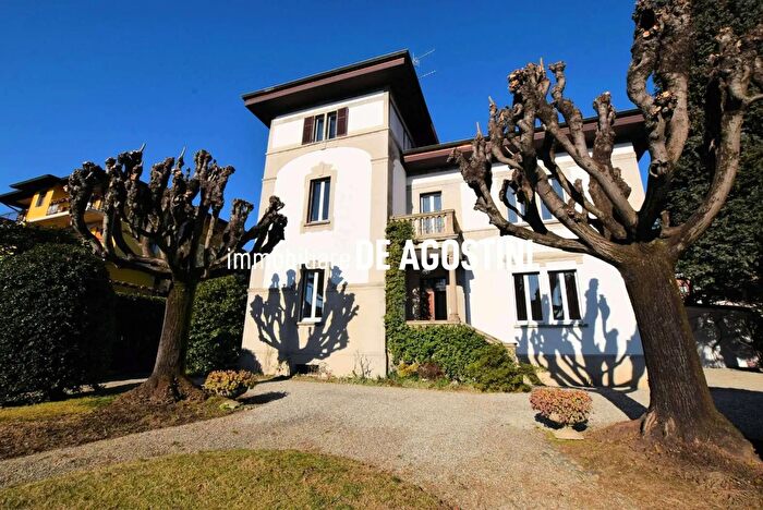 Casa con 14 locali in affitto in Via XXIV Maggio Arona Novara, Arona