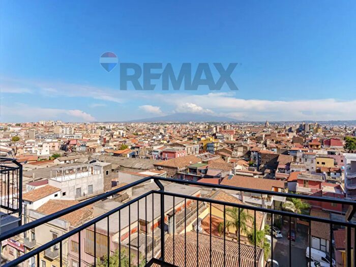 Appartamento con 5 locali in vendita in Via della Concordia, Catania
