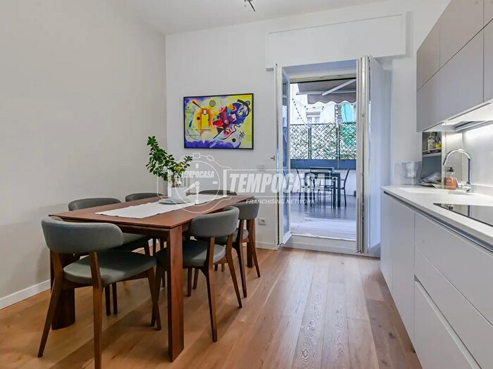 Appartamento trilocale in affitto in Via Cenisio, Milano