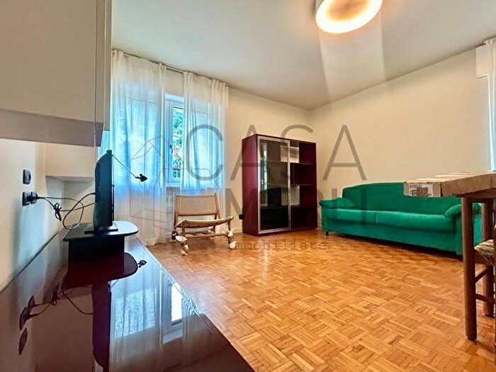 Appartamento con 5 locali in affitto in Via Gilles de Chevrères, Centro, Aosta