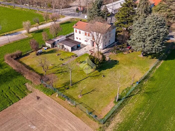 Casa con 12 locali in vendita in Villa Singola Via del Buracchione, Reggio Emilia