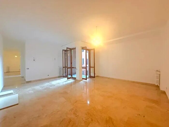 Appartamento quadrilocale in affitto in Via Lanzone, Milano