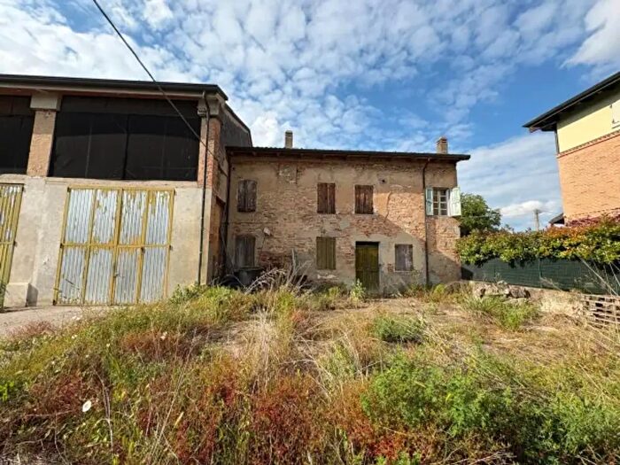 Casa con 5 locali in vendita in Gualtieri