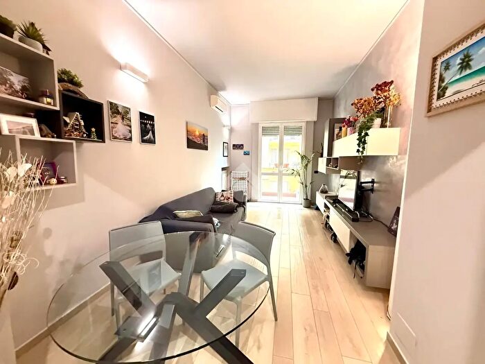 Appartamento trilocale in vendita in Via San Vincenzo, Milano