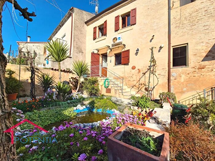 Appartamento trilocale in vendita in Via SCroce, Potenza Picena