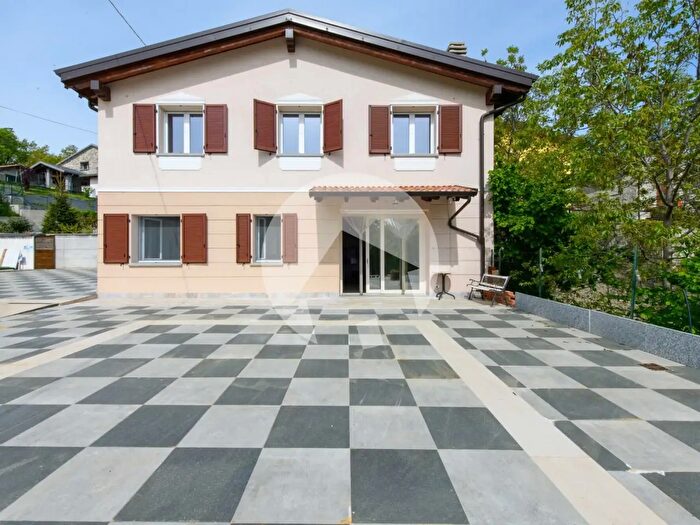 Casa con 10 locali in vendita in Via Montefelecchio, Villa Minozzo