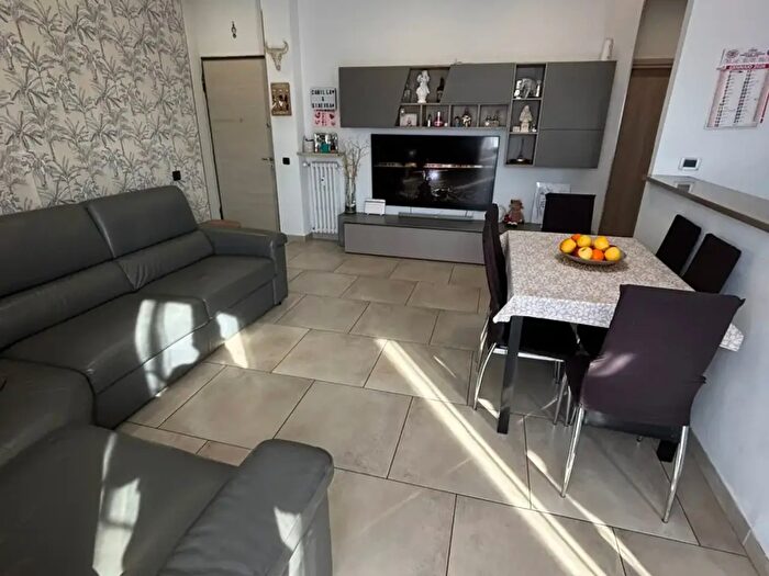 Appartamento quadrilocale in vendita in Via dei Platani, Grinzane Cavour