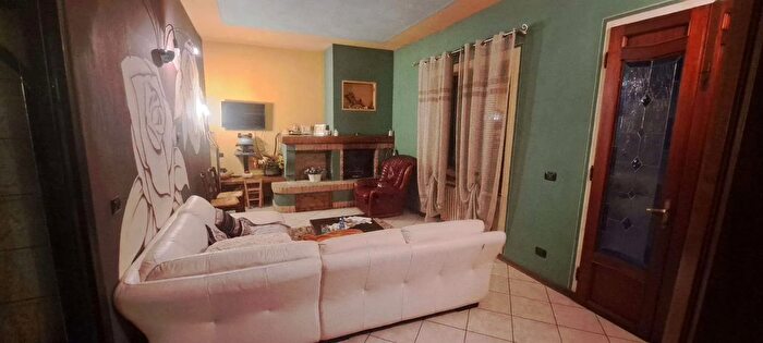 Casa con 12 locali in vendita in Piazza Papa Giovanni XXIII, Piazza Al Serchio