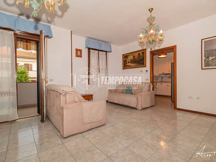 Appartamento trilocale in vendita in Via Giovanni Loschi, Soliera