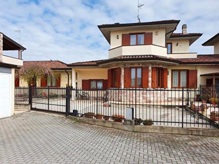 Casa quadrilocale in vendita in Via Marconi G Mir, Miradolo Terme