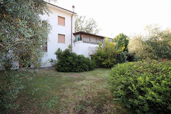 Casa con 8 locali in vendita in di Poggio Seconda, Lucca