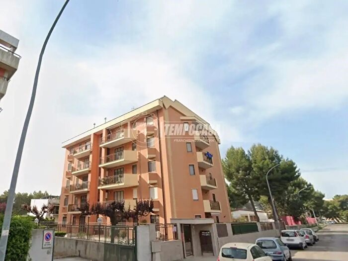 Appartamento trilocale in vendita in Via Francesco Petrarca, Foggia
