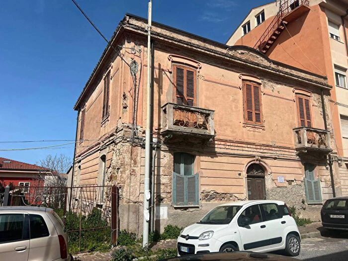 Casa con 9 locali in vendita in Via Andrea Cefaly Vibo Valentia, Vibo Valentia