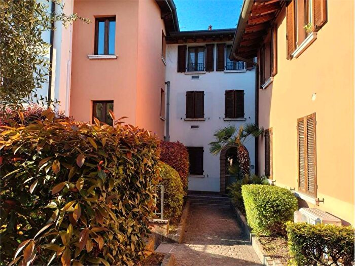 Appartamento bilocale in affitto in Via Garibaldi, Centro Storico, Desenzano del Garda
