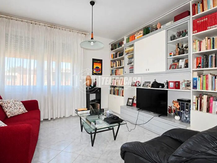 Appartamento trilocale in vendita in Via Giovanni Montemartini, Milano