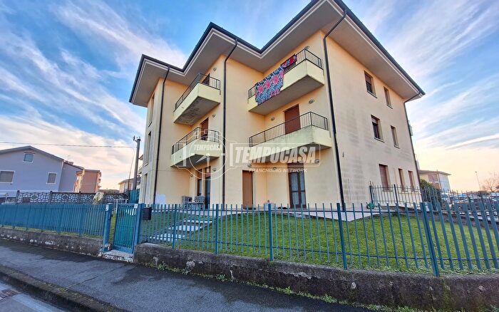 Appartamento trilocale in vendita in Via Giacomo Leopardi, Antegnate