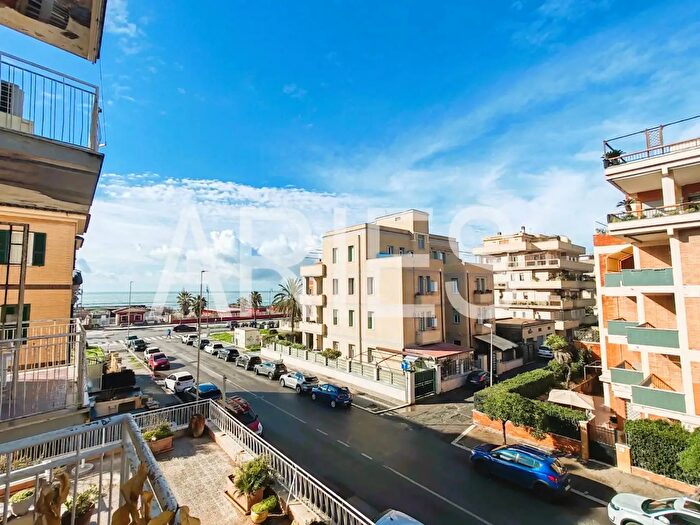 Appartamento quadrilocale in vendita in Via San Quiriaco, Roma