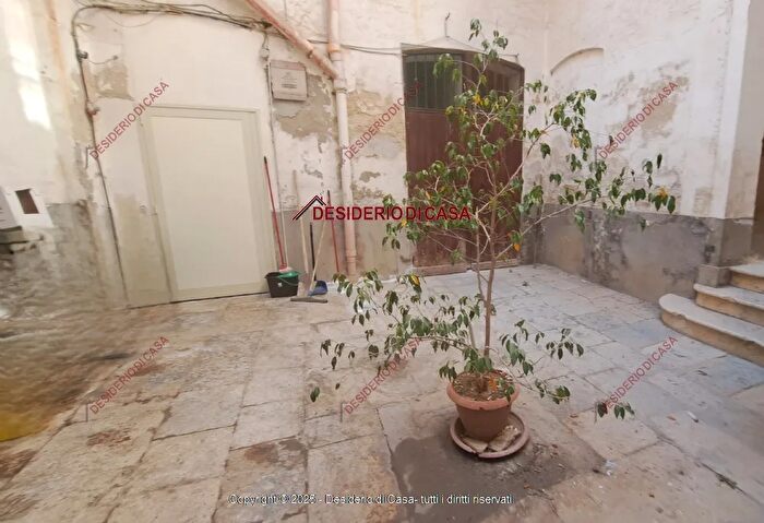 Appartamento con 6 locali in vendita in Trapani