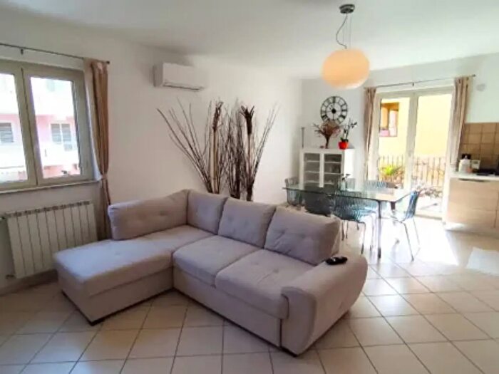 Appartamento trilocale in affitto in Meri